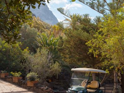 ko Hotel am Meer auf Gran Canaria strandnah Elektroauto